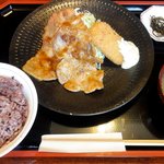 黒豚庵 - 豚しょうが焼きとカニクリームコロッケ定食