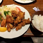 喫茶マック - 日替わりランチ　780円　今日は鶏の唐揚げ。これでご飯半分です。