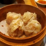 新潟 三宝亭 東京ラボ - 貝柱入り焼売(2個) 270円、画像は2人前になります