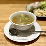洋食 おがた - スープもクオリティが高い！体が温まる美味しさ