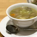 洋食 おがた - たっぷりの野菜がゴロゴロ入ってる