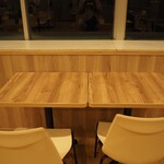 ロッテリア リヴィンよこすか店 - 晴れてる日の昼間に座ったら見晴らし良さそう