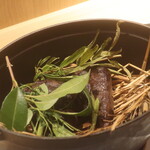 RISTORANTE IL NODO - ストウブ鍋で焼き上がった状態でのプレゼンテーション