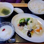 回頭 - エビとイカの塩炒め定食