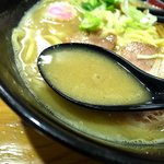 ラーメン人生JET600 - スープは程よい濃厚感♪