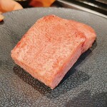 Yakiniku Horumon Araiya - 名物特選厚切りタン♡サクサク