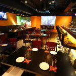 VERO - オレンジを基調とした店内♪