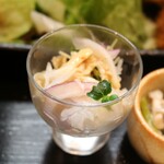 旬菜和処 根ぎし - 小鉢(貝と玉ねぎの茗荷和え)