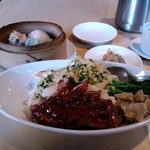 ロウホウトイ - 叉焼・鶏肉のせご飯　@1,000