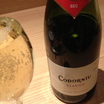 カルテット - なみなみグラススパークリングワイン（８００円）銘柄はコドニュー。２０１３年１１月