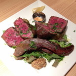 カルテット - 国産豚タンの一本丸ごとコンフィ（１，５００円）と本日の赤身「肩三角（２，０００円）」２０１３年１１月