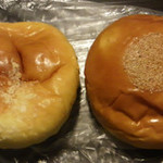 ゲベッケン - クリームパン（左）とアンパン（右）