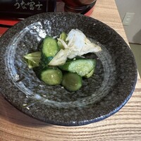 炭焼 うな富士 天白別邸 - 絶妙な味付けのきゅうりの漬物