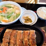 鉄龍山 - 餃子セット　ご飯までつくのでボリュームはすごい