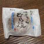 御菓子 とみや - 生クリームどら焼 200円