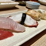 すし酒場 魚あるき - 「カンパチ（税込￥250）「タコ（税込￥130）」「つぶ貝（税込￥360）」