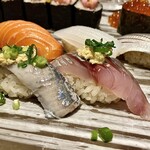 すし酒場 魚あるき - 「光三貫盛り〈イワシ、アジ〉」のアップ…