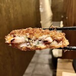 すし酒場 魚あるき - 「イカメンチ」の断面アップ…