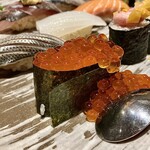 すし酒場 魚あるき - 「こぼれいくら」のアップ…