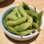 すし酒場 魚あるき - 「お通し（税込￥400）」枝豆です…
