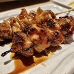 すし酒場 魚あるき - 「豚もつ串タレ焼き（税込￥240）×2」