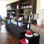 菜の花  - 店内から厨房をのぞんで