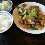 菜の花  - 豚肉と野菜のあんかけ焼きそば
      1,200円