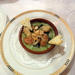 サラマンジェ ド イザシ ワキサカ - エスカルゴ・カエルもも肉、ロックフォールチーズのココット2,400円