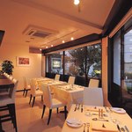 RESTAURANT　Chez　Masa - 長野大通りを見下ろす温かい色合いのダイニング
