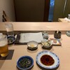 Sushidokoro Taka - 席に着くなり始まります。蟹、白身の昆布衣、煮付けに。