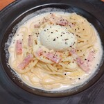 Pia Sapido - 半熟卵とベーコンのカルボナーラスパゲティ　パン食べ放題付き