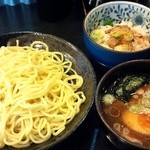 つけ麺屋 おやじ - つけ麺 中盛<３３０ｇ>＋ネギチャーシュー丼