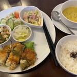 Kafe damore - 2022年6月のランチ。この時はもうちょっとご飯多かったな。