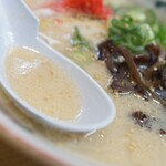 まるうまラーメンぷらっと博多No.1 - スープ