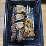 Sumibikushidokoro Sougen - 砂肝はコリコリ食感で旨い。ぼんじりも脂が乗っていて美味しい。