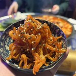 韓国居酒屋 マルコ食堂 - スルメキムチ