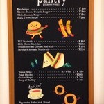 The Pantry - 楽しげな壁面メニュー