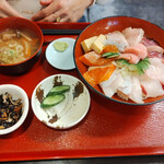 食事処 たむら水産 - 厳選おまかせ海鮮丼2,200円
