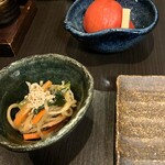 鳥善 鳥ふじ - お通し＆トマト浅漬け