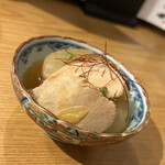 Sumibi Kushiyaki Koumesan - サービスでいただいた大根と鶏肉の煮物