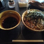 なぜ蕎麦にラー油を入れるのか。 - 