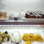ベイクオーレ - シュークリーム、チョコレートケーキ、レアチーズケーキ、りんごのプチタルト