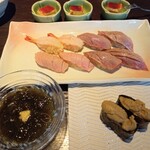 寿司居酒屋 まるがまる - カットケーキ　甘海老　炙り中トロ　もずく酢　蟹味噌