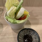 和食と串揚げ 六角亭 - 付け合わせの野菜スティック&味噌