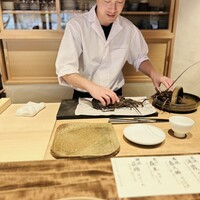 温石 - 伊勢海老を捌く大将、杉山さん♪