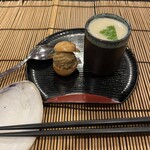 Tachikawa Kuramusu - お通し　あさりの貝出汁茶碗蒸し　赤貝シュークリーム
