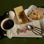 レインボー - 料理写真:●ブレンドコーヒー（モーニングサービス付き）400円