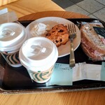 スターバックス・コーヒー - Shortドリップ コーヒー、Shortゆずシトラス & ティー、ハム＆クリームチーズ 石窯カンパーニュ、チョコレートチャンクスコーンホイップクリームサービス