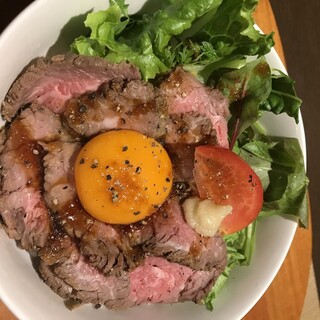 リーズナブルに味わえる！ステーキ＆ローストビーフが自慢