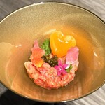 牛に金棒 - 太田牛 カクテルユッケ